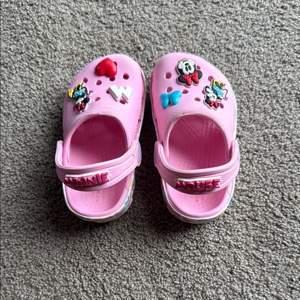 Toddler Minnie Mouse crocs - Picture 2 of 5